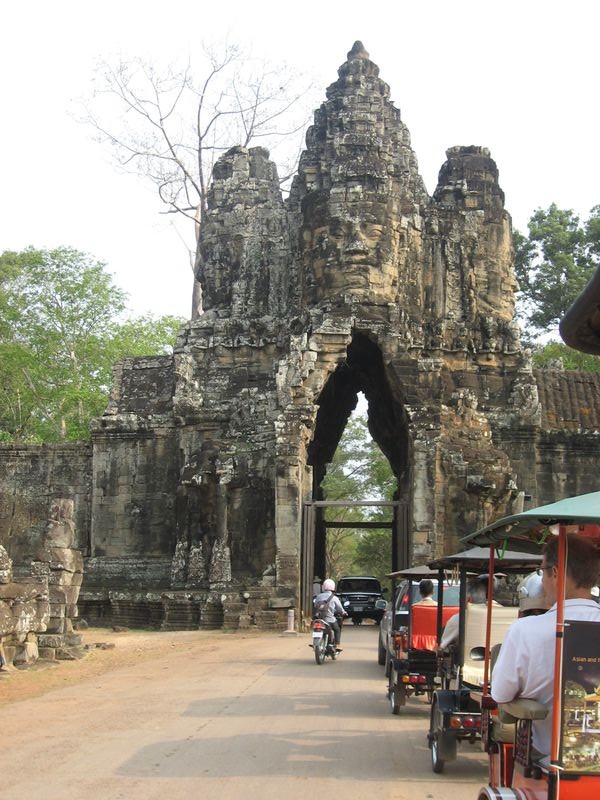 Temple d'Angkor Thom, portail sud.